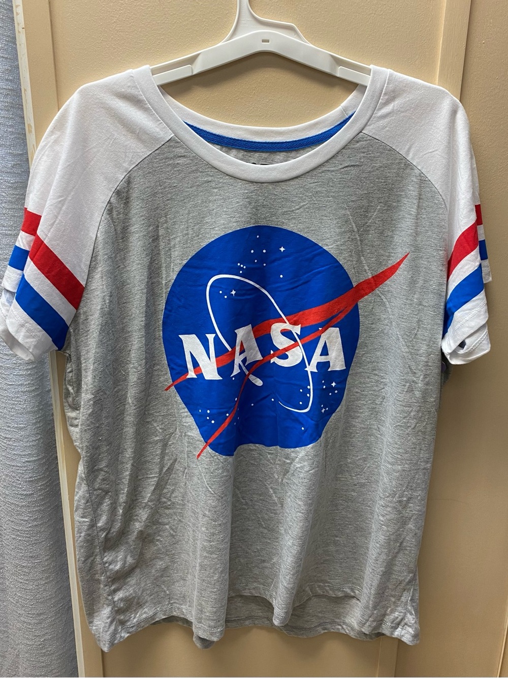 NASA Logo Tee 60% cotton 40% polyester